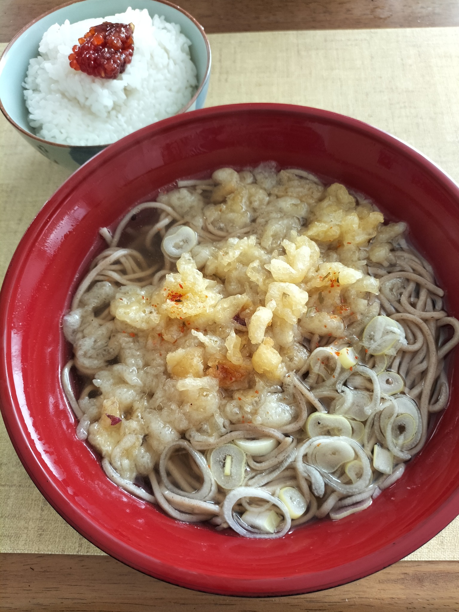 朝ごはんの蕎麦と筋子をトッピングしたご飯2