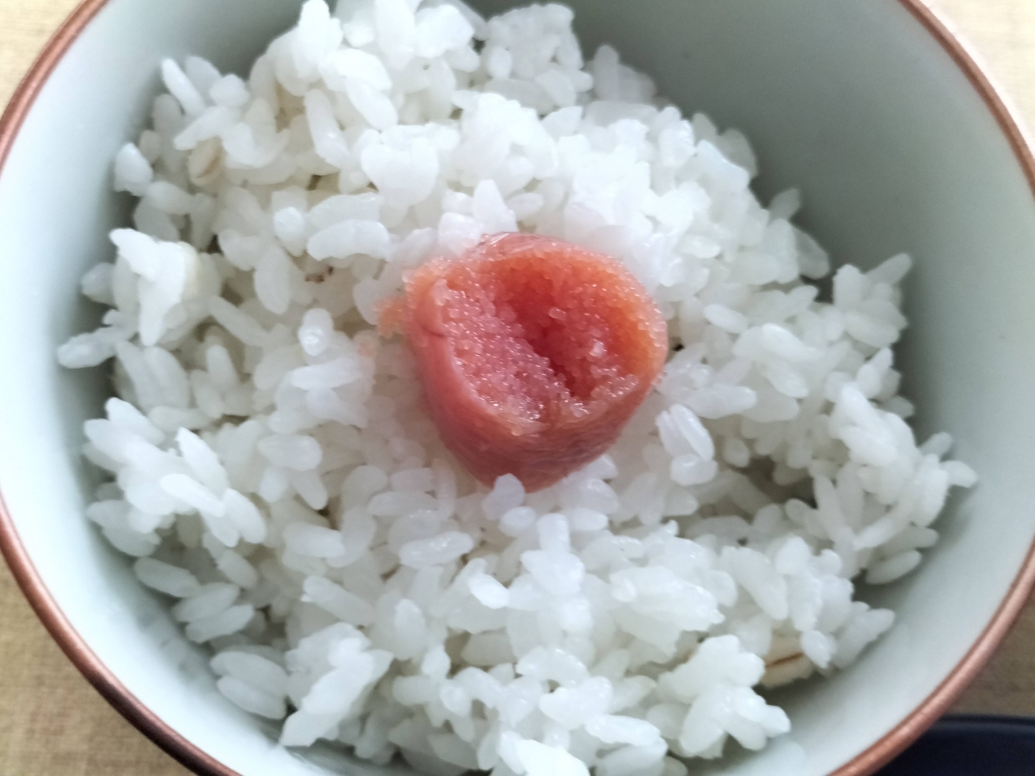 今日の和食メインの朝ごはん：タラコをトッピングした白ごはん