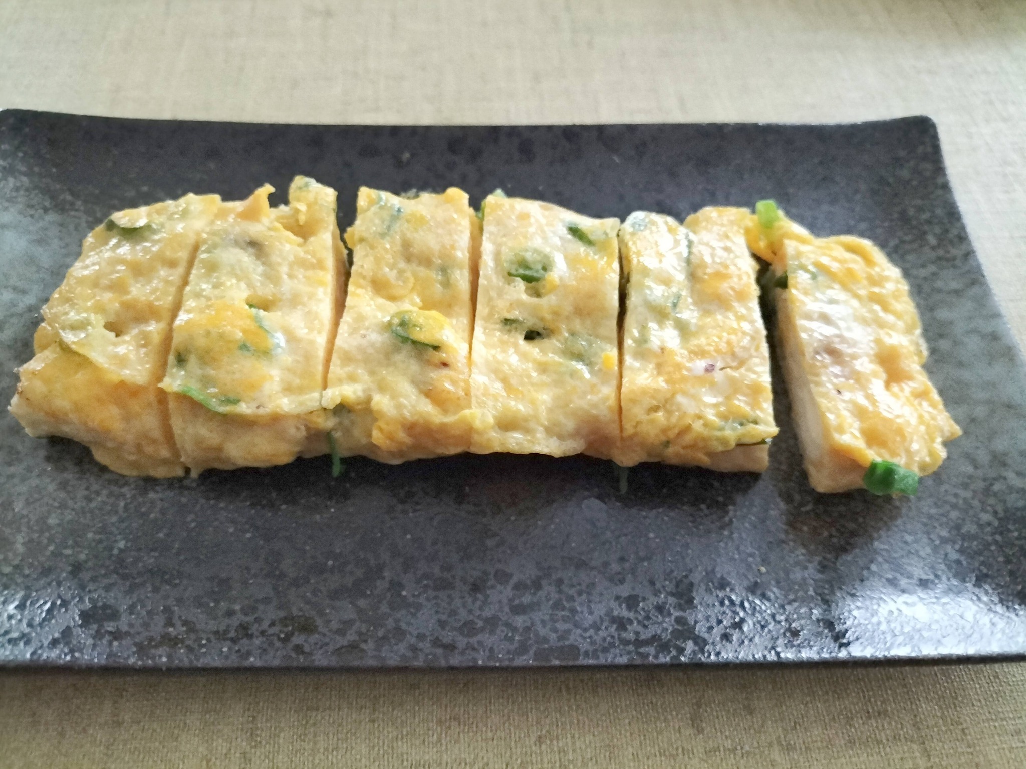 いなり寿司をメインにした夕食献立：だしまき卵