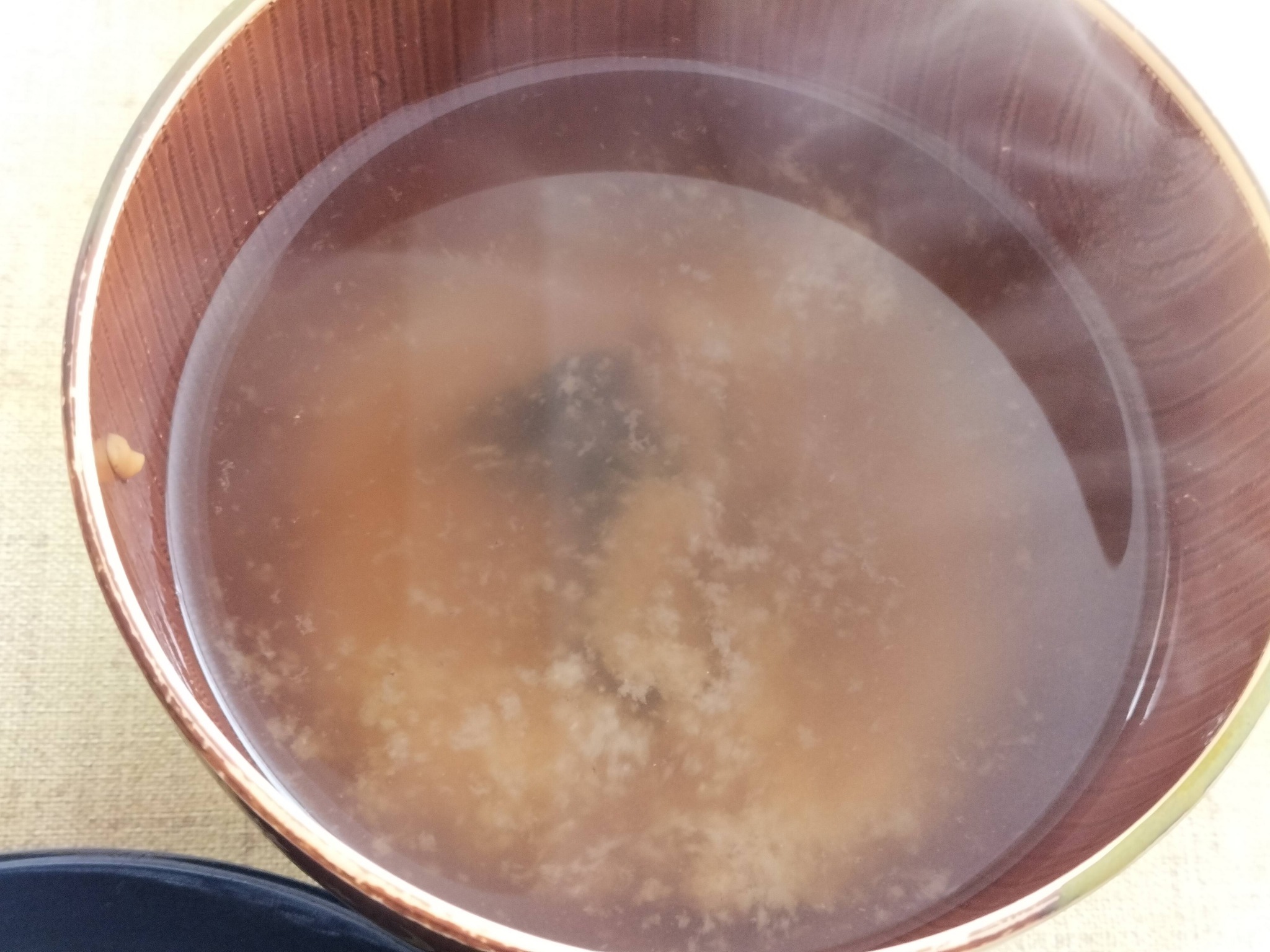 今日の和食メインの朝ごはん：わかめの味噌汁