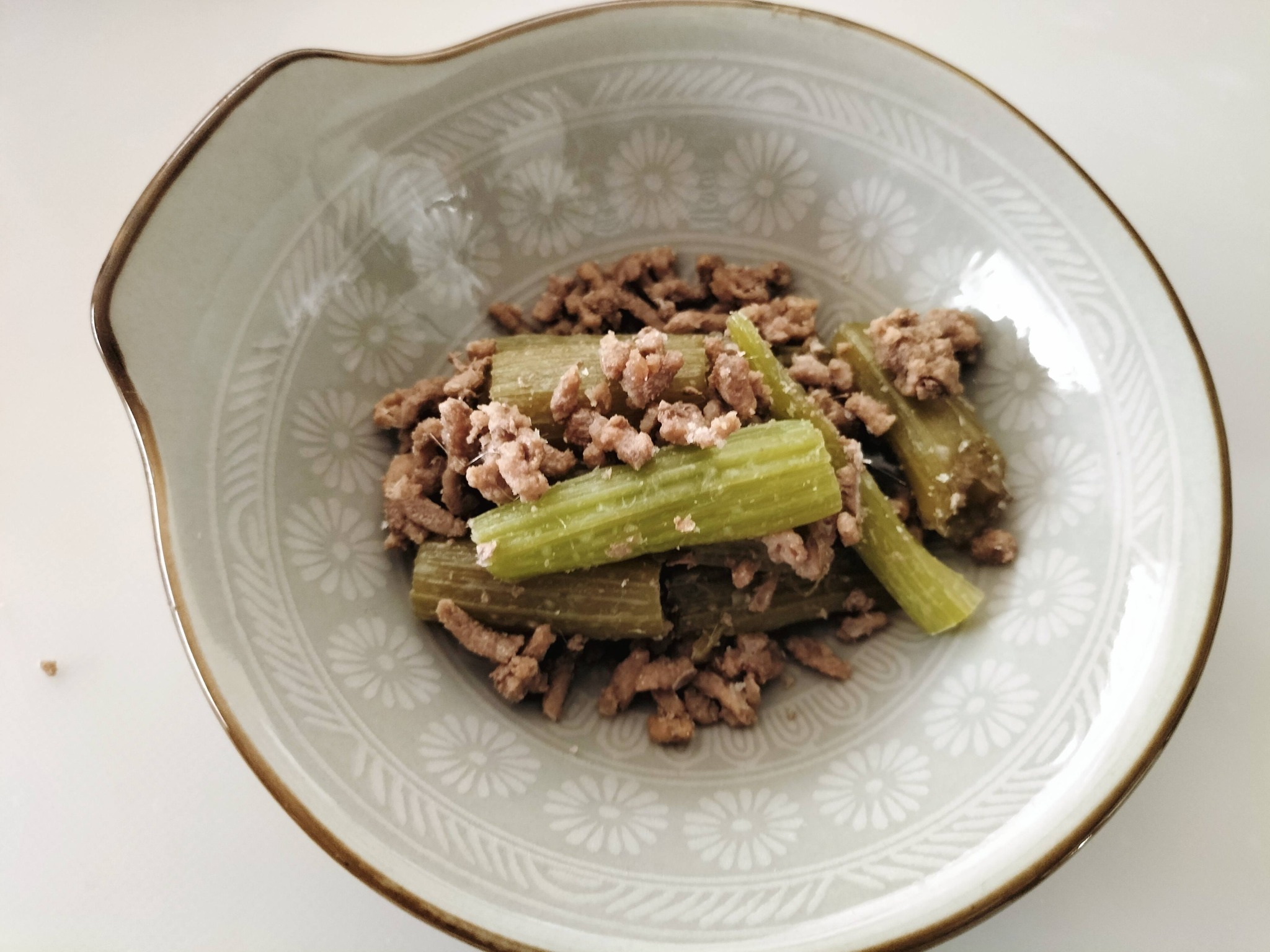 蕎麦とおにぎりのおすすめコンビ:ふきのそぼろ煮