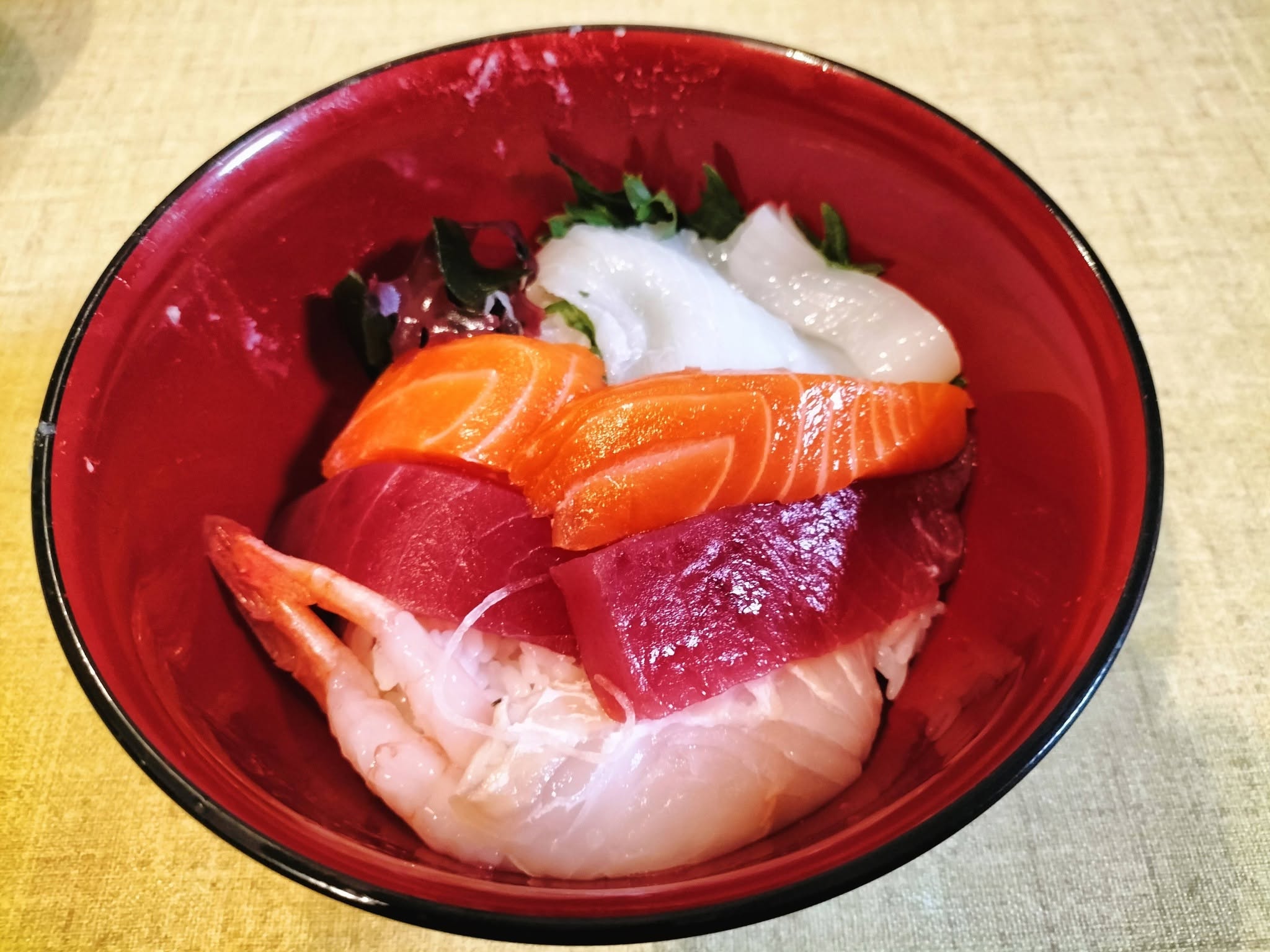 メインディッシュ：海鮮丼